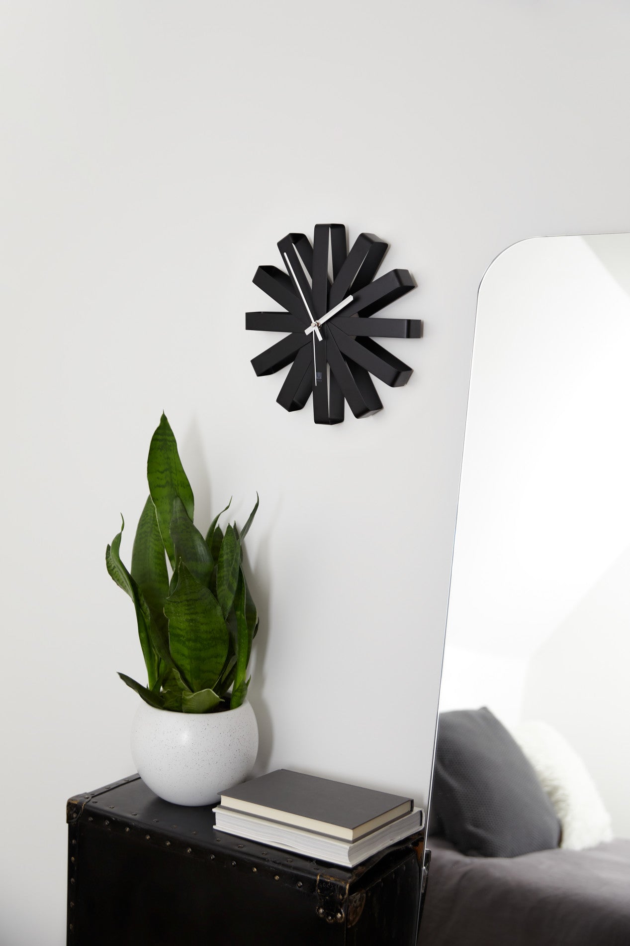 Modern Wall Clock - Ribbon | Umbra