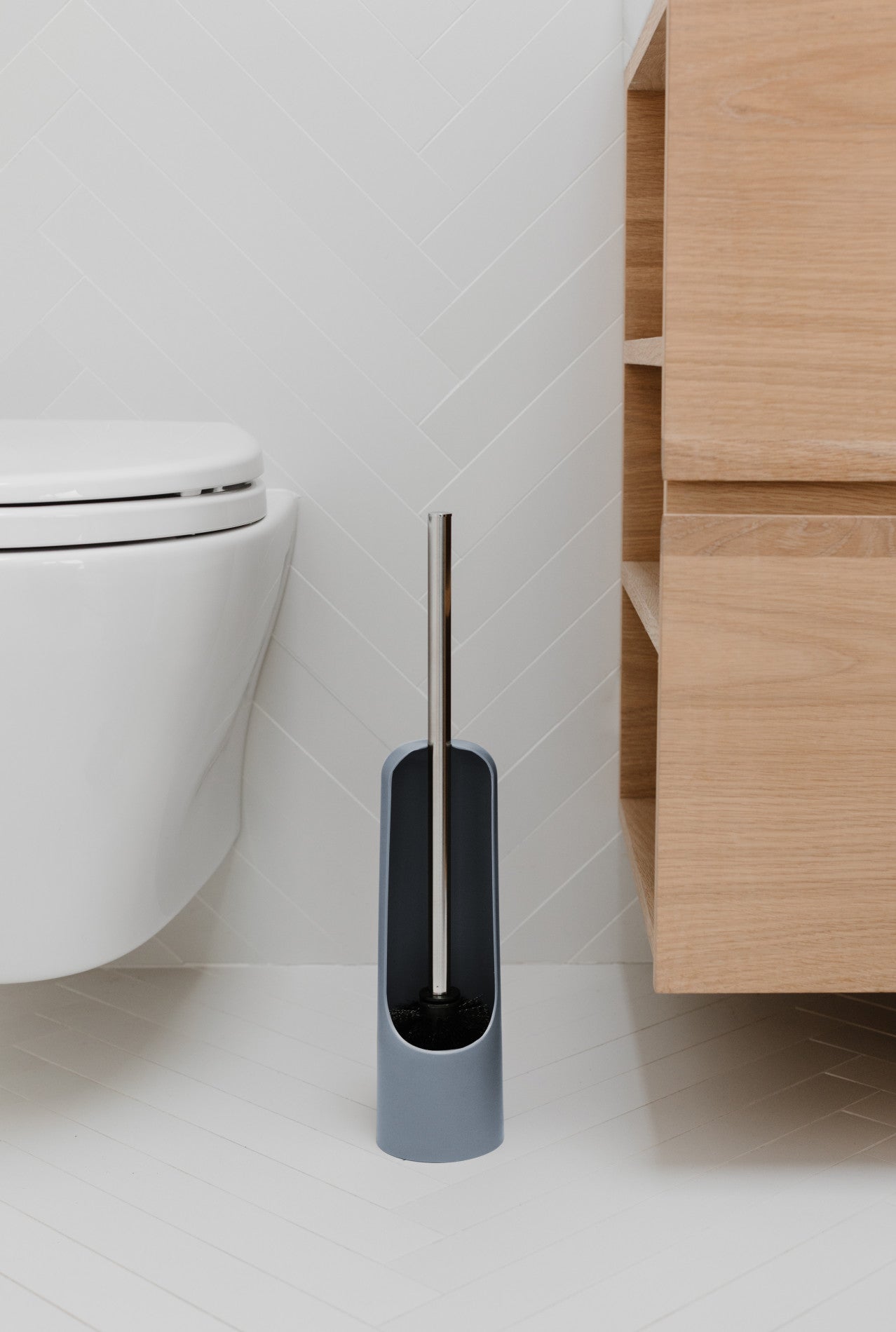 Touch Toilet Brush and Holder - Thumbnail 4
