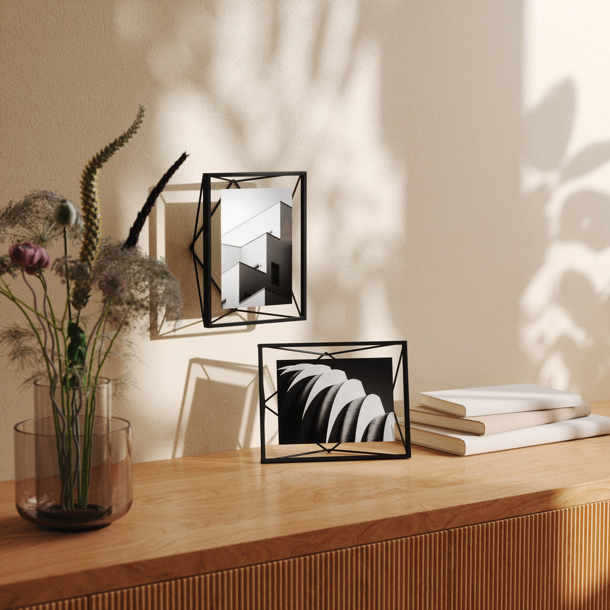 Tabletop Frames | color: Black | size: 5x7" (13x18 cm) | Hover